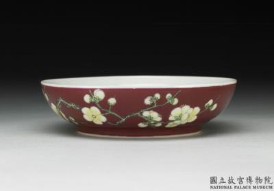 图片[2]-Dish with plum blossom in red ground of falangcai painted enamels, Qing dynasty, Yongzheng reign 1723-1735-China Archive